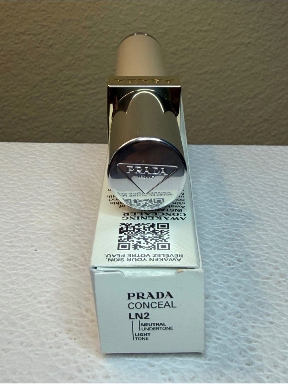 LN2 Prada Conceal - Blurring Micro-correction Concealer - Picture 3 of 5